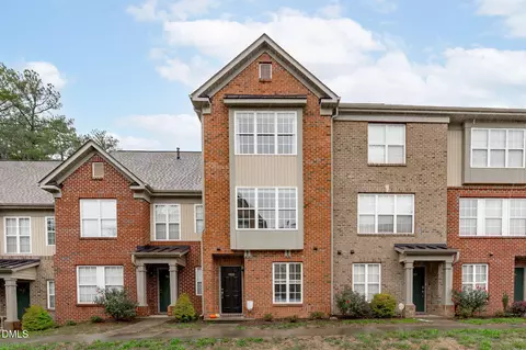 9909 Grettle Ct, Raleigh, NC 27617