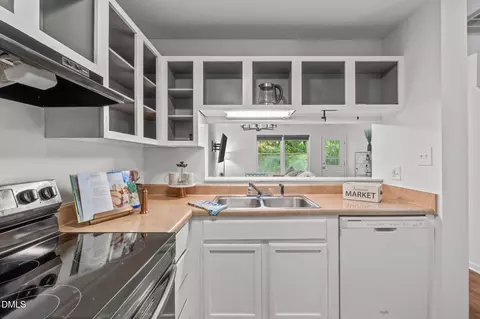 Kitchen - 6 Prestwick Pl, Durham, NC 27705 photo 2 of 3