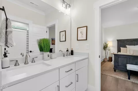 Bath - 616 E Cabarrus St, Raleigh, NC 27601 photo 4 of 5