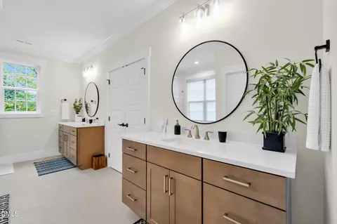 Bath - 616 E Cabarrus St, Raleigh, NC 27601 photo 3 of 5