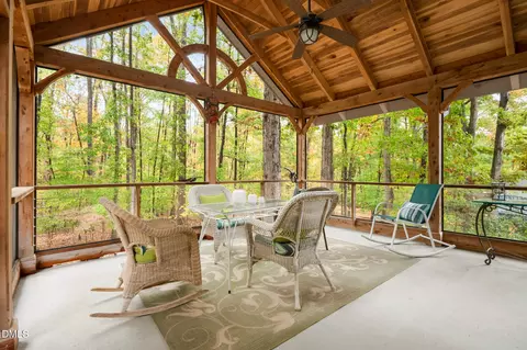404 Waterside Dr, Carrboro, NC 27510