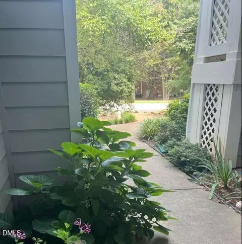 4907 Hollenden #106, Raleigh, NC 27616