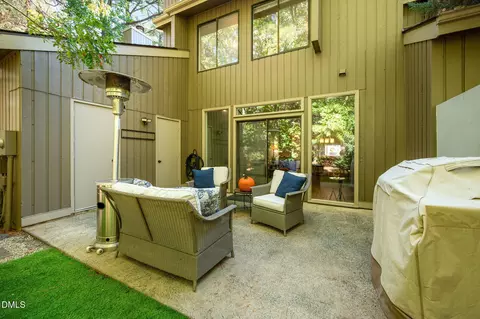 2 Vauxhall Pl, Chapel Hill, NC 27517