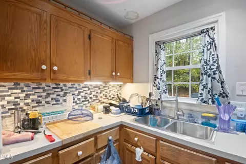 Kitchen - 2930 Thomas Rd, Henderson, NC 27537 photo 3 of 4