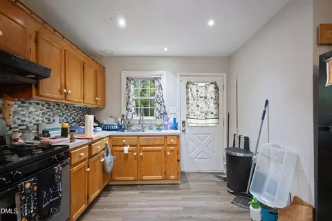 Kitchen - 2930 Thomas Rd, Henderson, NC 27537 photo 1 of 4