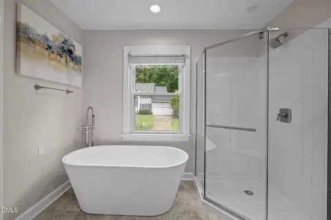 Bath - 3 Fieldcrest Ct, Durham, NC 27713 photo 2 of 3