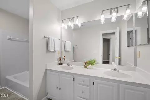 Bath - 3 Fieldcrest Ct, Durham, NC 27713 photo 3 of 3