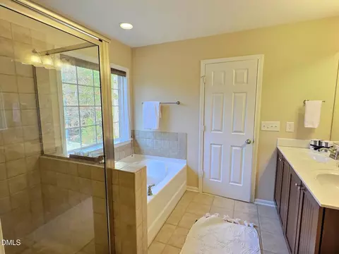 Bath - 610 Ashburn Ln, Durham, NC 27703 photo 3 of 5