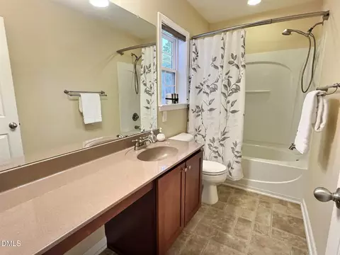Bath - 610 Ashburn Ln, Durham, NC 27703 photo 5 of 5