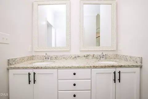 Bath - 505 Robinson Dr, Wake Forest, NC 27587 photo 2 of 3