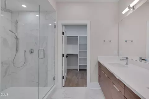 Bath - 1014 Manor Way, Durham, NC 27701 photo 4 of 5