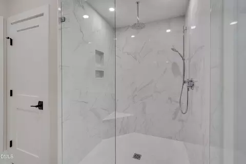 Bath - 1014 Manor Way, Durham, NC 27701 photo 5 of 5