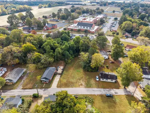 102 N Jackson St, Dunn, NC 28334 photo 2
