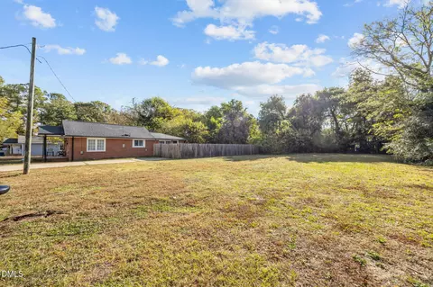 102 N Jackson St, Dunn, NC 28334