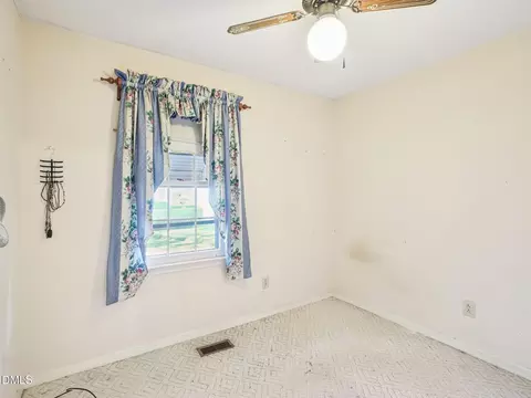 Bedroom - 402 Birch St, Smithfield, NC 27577 photo 3 of 6