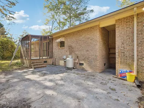 Exterior - 402 Birch St, Smithfield, NC 27577 photo 5 of 8