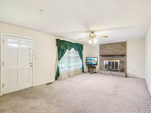 Living - 402 Birch St, Smithfield, NC 27577 photo 1 of 7