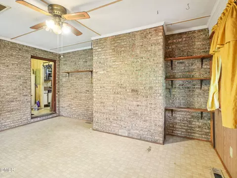 Living - 402 Birch St, Smithfield, NC 27577 photo 6 of 7