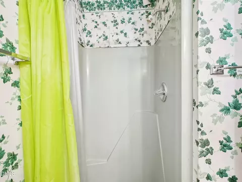 Bath - 402 Birch St, Smithfield, NC 27577 photo 3 of 3
