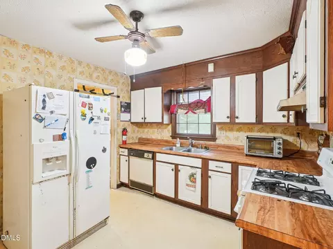Kitchen - 402 Birch St, Smithfield, NC 27577 photo 1 of 3