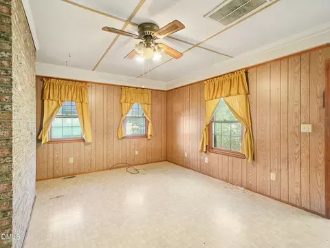 Living - 402 Birch St, Smithfield, NC 27577 photo 4 of 7