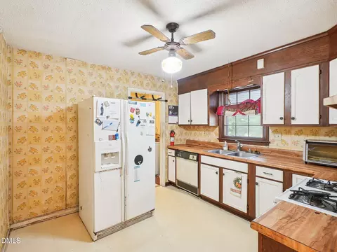 Kitchen - 402 Birch St, Smithfield, NC 27577 photo 2 of 3
