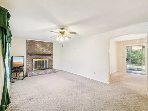Living - 402 Birch St, Smithfield, NC 27577 photo 3 of 7