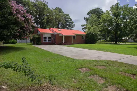 887 71st School Rd, Fayetteville, NC 28314