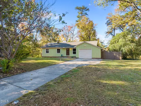 1320 Londonderry Cir, Raleigh, NC 27610