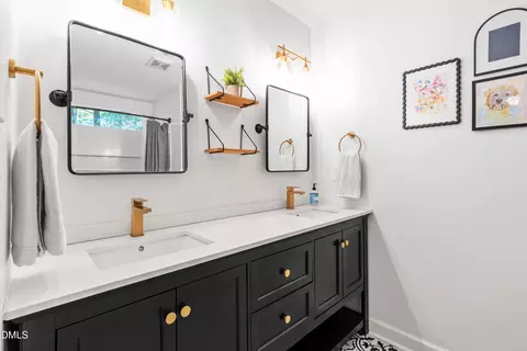 Bath - 2 Casabelle Ct, Durham, NC 27713 photo 1 of 4