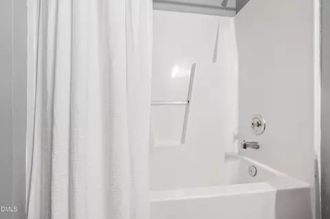 Bath - 2 Casabelle Ct, Durham, NC 27713 photo 4 of 4