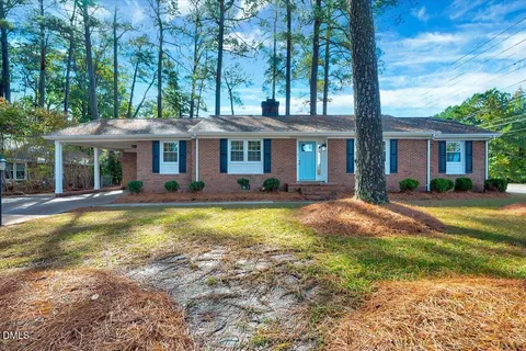 1915 Delwood Dr W, Wilson, NC 27893