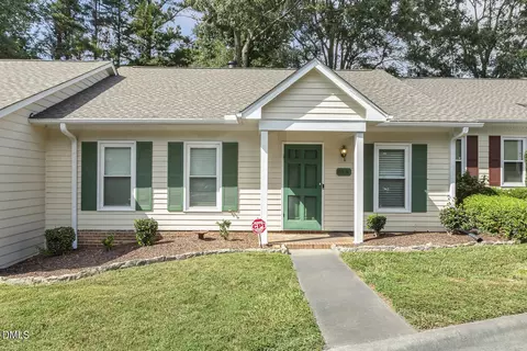 6814 Fairpoint Ct, Raleigh, NC 27613