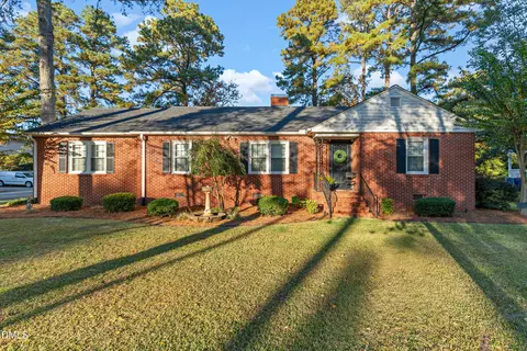 1006 W Divine St, Dunn, NC 28334