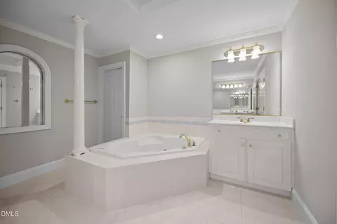Bath - 4741 Sharpstone Ln, Raleigh, NC 27615 photo 5 of 10