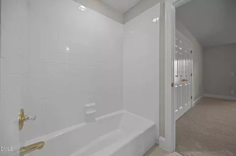 Bath - 4741 Sharpstone Ln, Raleigh, NC 27615 photo 7 of 10