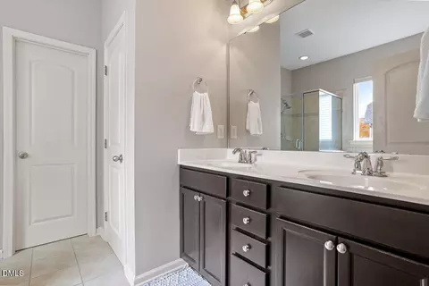 Bath - 5 Crawford Ct, Durham, NC 27703 photo 3 of 4