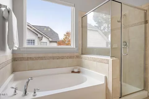Bath - 5 Crawford Ct, Durham, NC 27703 photo 2 of 4