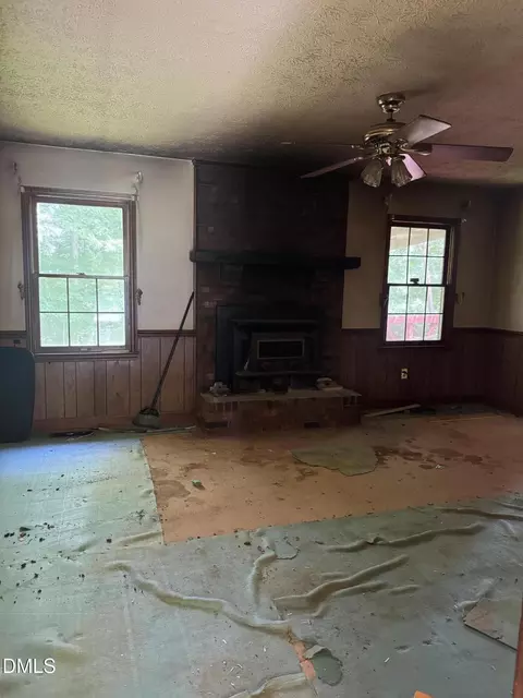 Living - 552 Clay Thomas Rd, Roxboro, NC 27574 photo 2 of 3