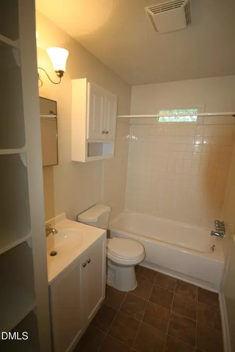 Bath - 1023 Berkeley St, Durham, NC 27705 photo 4 of 5