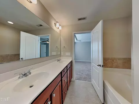 Bath - 184 Marsh Creek Dr, Garner, NC 27529 photo 1 of 4