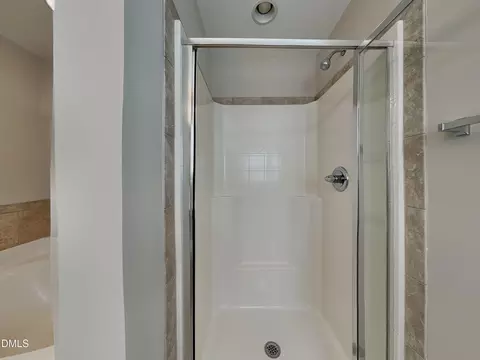 Bath - 184 Marsh Creek Dr, Garner, NC 27529 photo 2 of 4