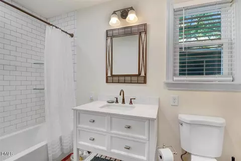 Bath - 1518 Echo Rd, Durham, NC 27707 photo 3 of 4