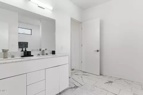 Bath - 1108 Nova St, Durham, NC 27713 photo 4 of 13