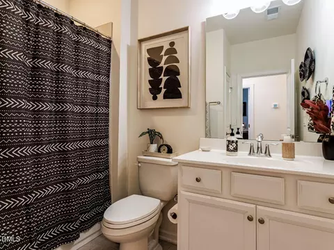 Bath - 1014 Morrison Dr, Durham, NC 27703 photo 3 of 4
