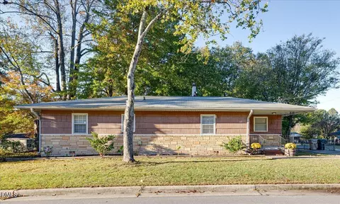 417 W Horne St, Clayton, NC 27520