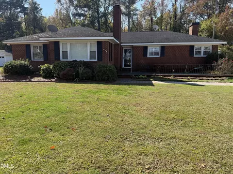 605 E 2nd St, Kenly, NC 27542