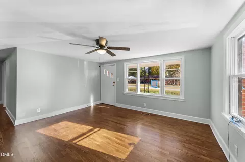 Living - 320 Pace St, Smithfield, NC 27577 photo 2 of 3