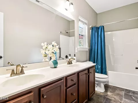 Bath - 26 Langdon Pointe Dr, Garner, NC 27529 photo 3 of 4