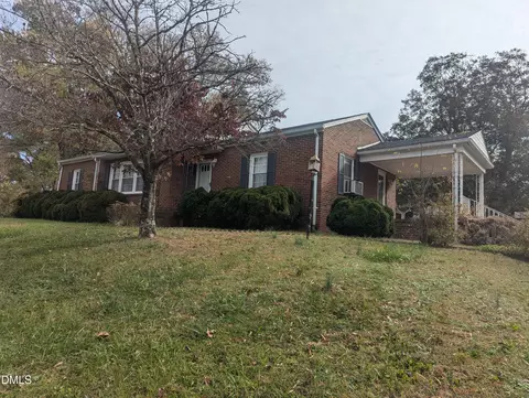 821 W Sycamore St, Chase City, VA 23924